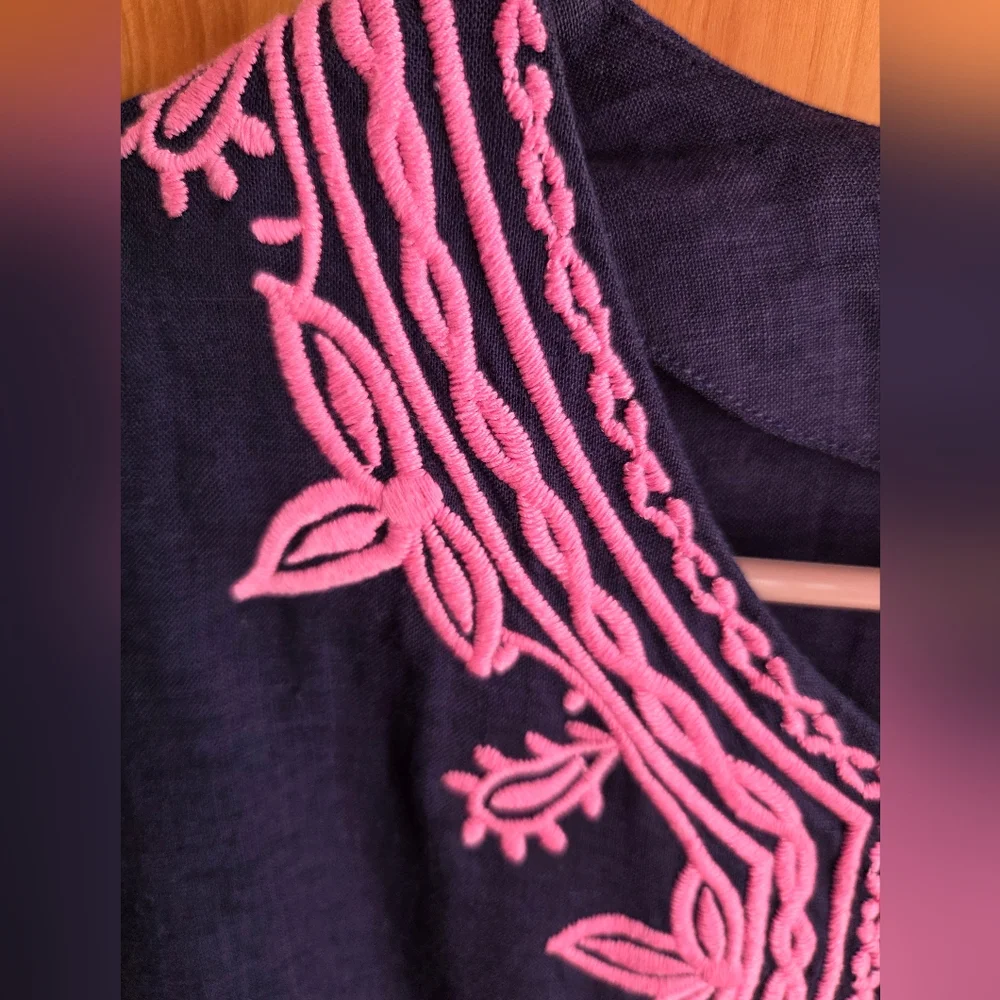 Lily Pulitzer Navy Blue Linen Tunic With Pink Embroidery Size Medium - Picture 3 of 8